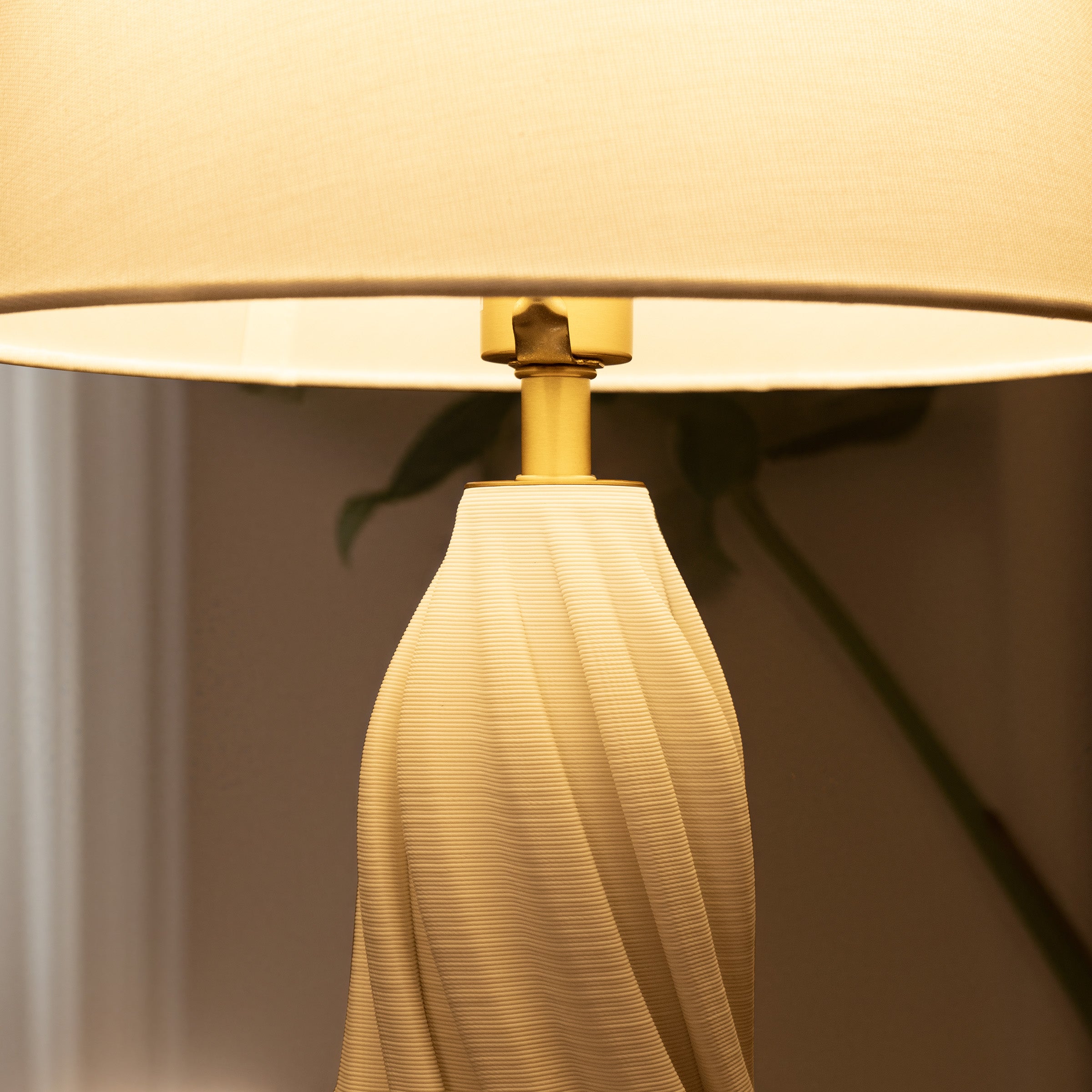 3D Pure White Ceramic Spiral Vase Table Lamp with Fabric Shade